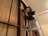 712